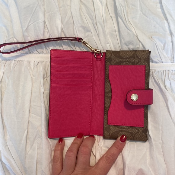 Signature Brown Coach w Pink Wristlet - Picture 3 of 6